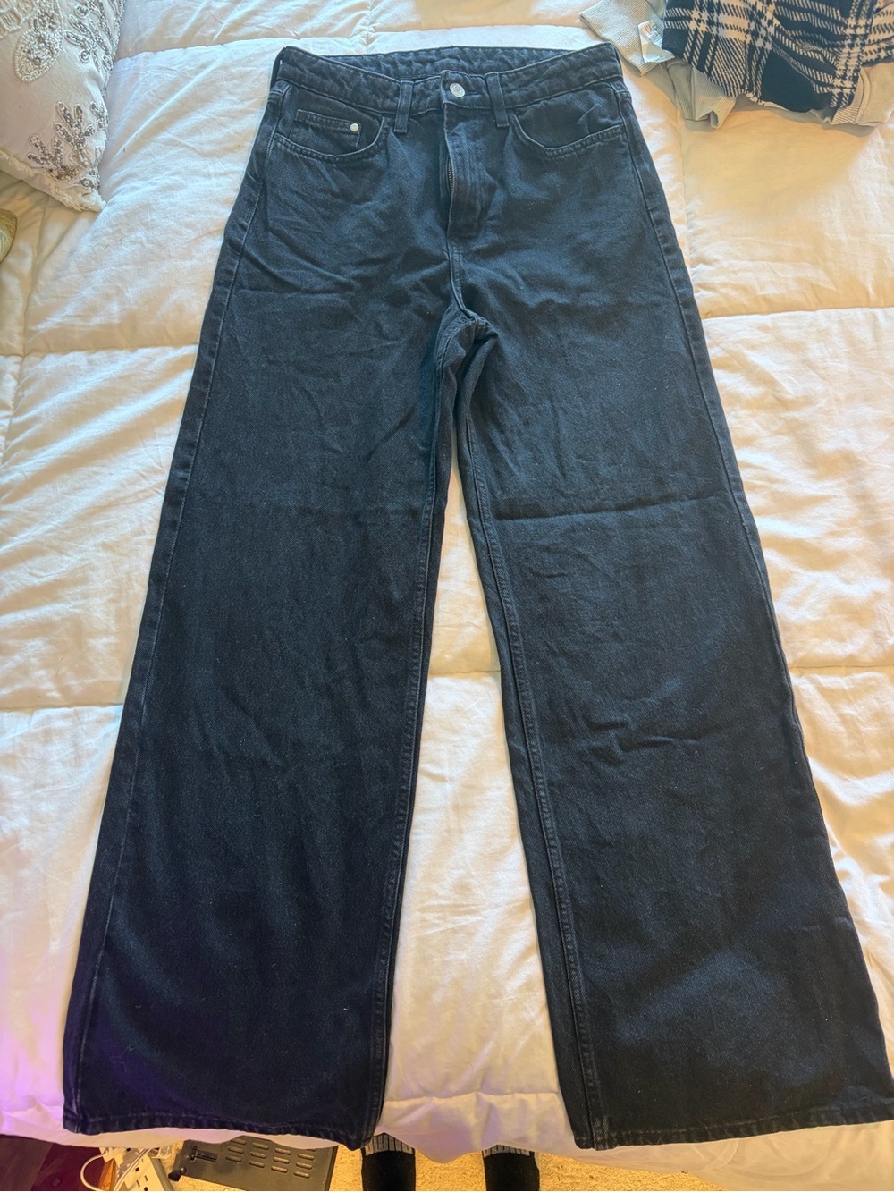 H&M High-Rise Straight Leg Jeans in Black